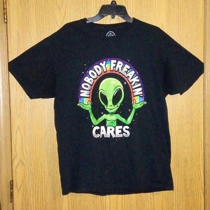 BLaCK 🌈"NOBODY FREAKIN' 👽 CARES" short sleeve shirt *@SIZE: L **See pics PLZ**